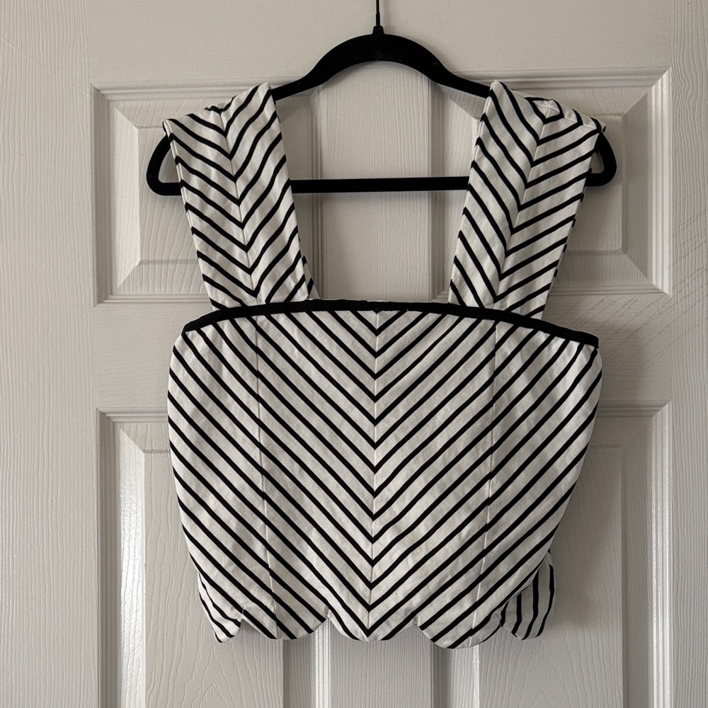 Anthropologie Black & White Chevron Scallop Crop Top